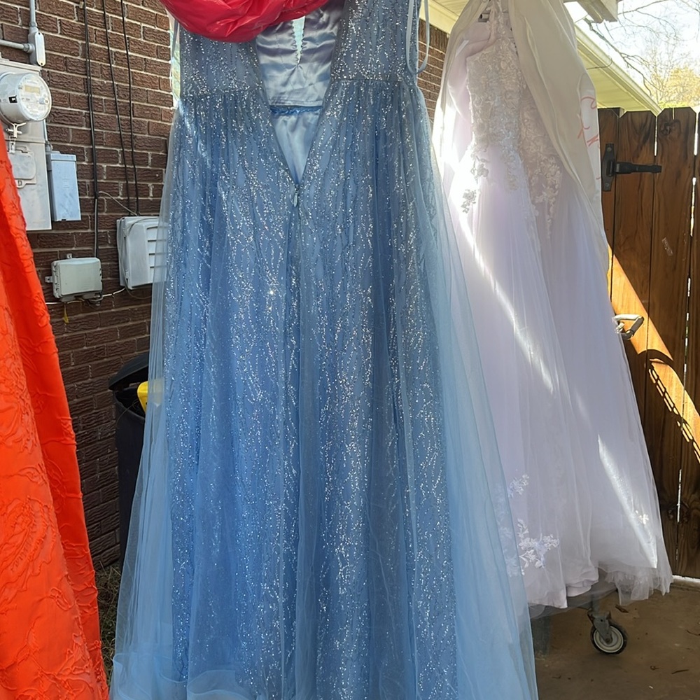 Prom dress - Picture 2 of 3